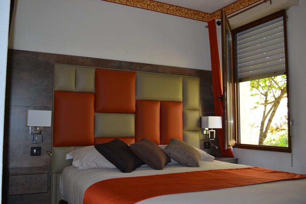 טריגאנס Logis Hotel Le Vieil Amandier חדר תמונה