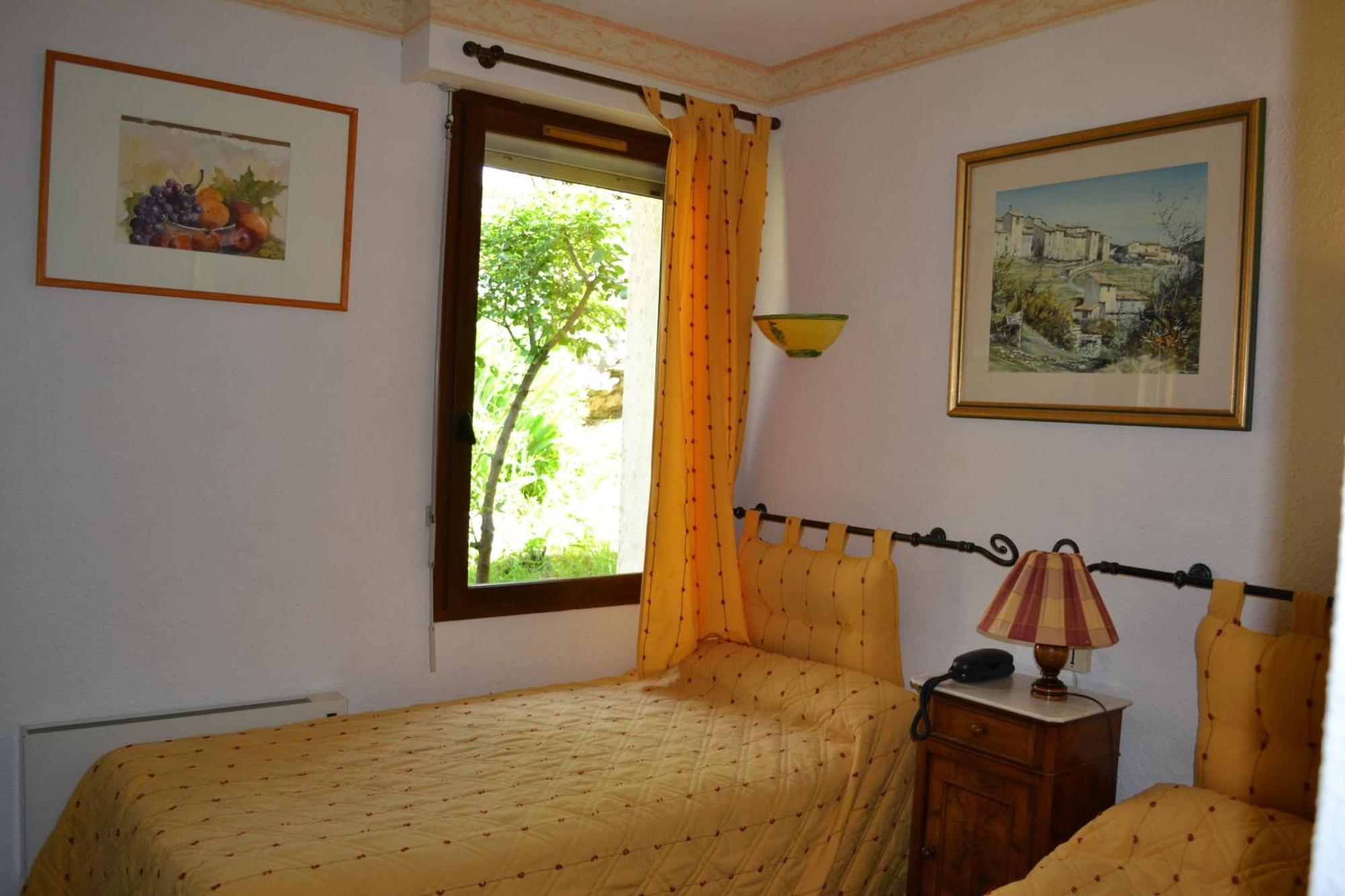 טריגאנס Logis Hotel Le Vieil Amandier מראה חיצוני תמונה