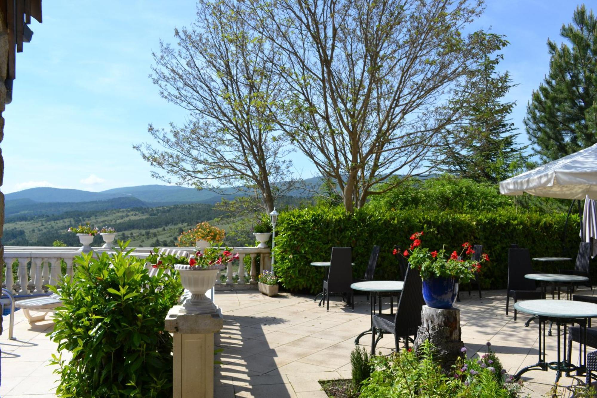 טריגאנס Logis Hotel Le Vieil Amandier מראה חיצוני תמונה
