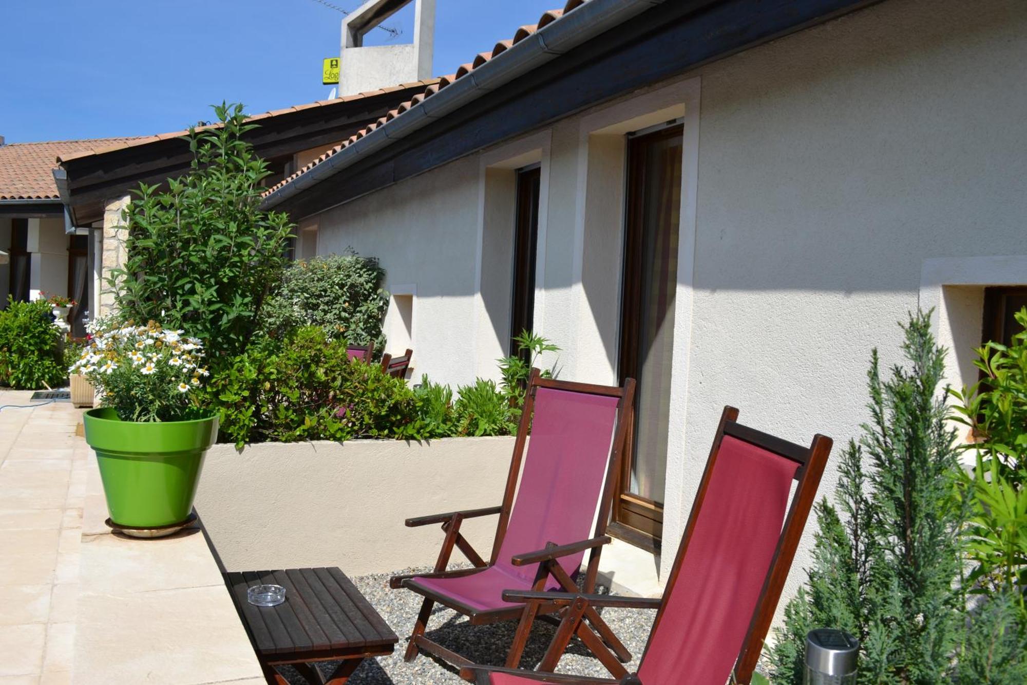 טריגאנס Logis Hotel Le Vieil Amandier מראה חיצוני תמונה