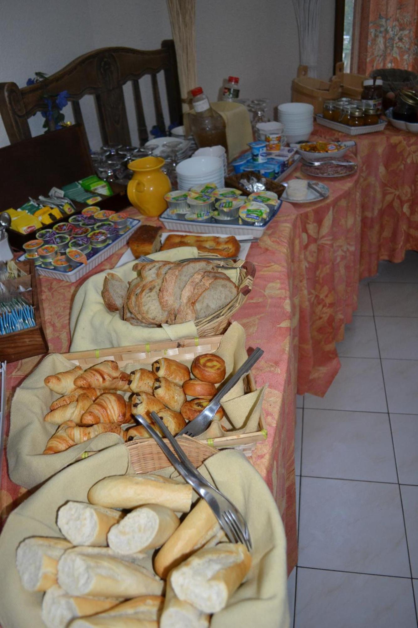 טריגאנס Logis Hotel Le Vieil Amandier מראה חיצוני תמונה