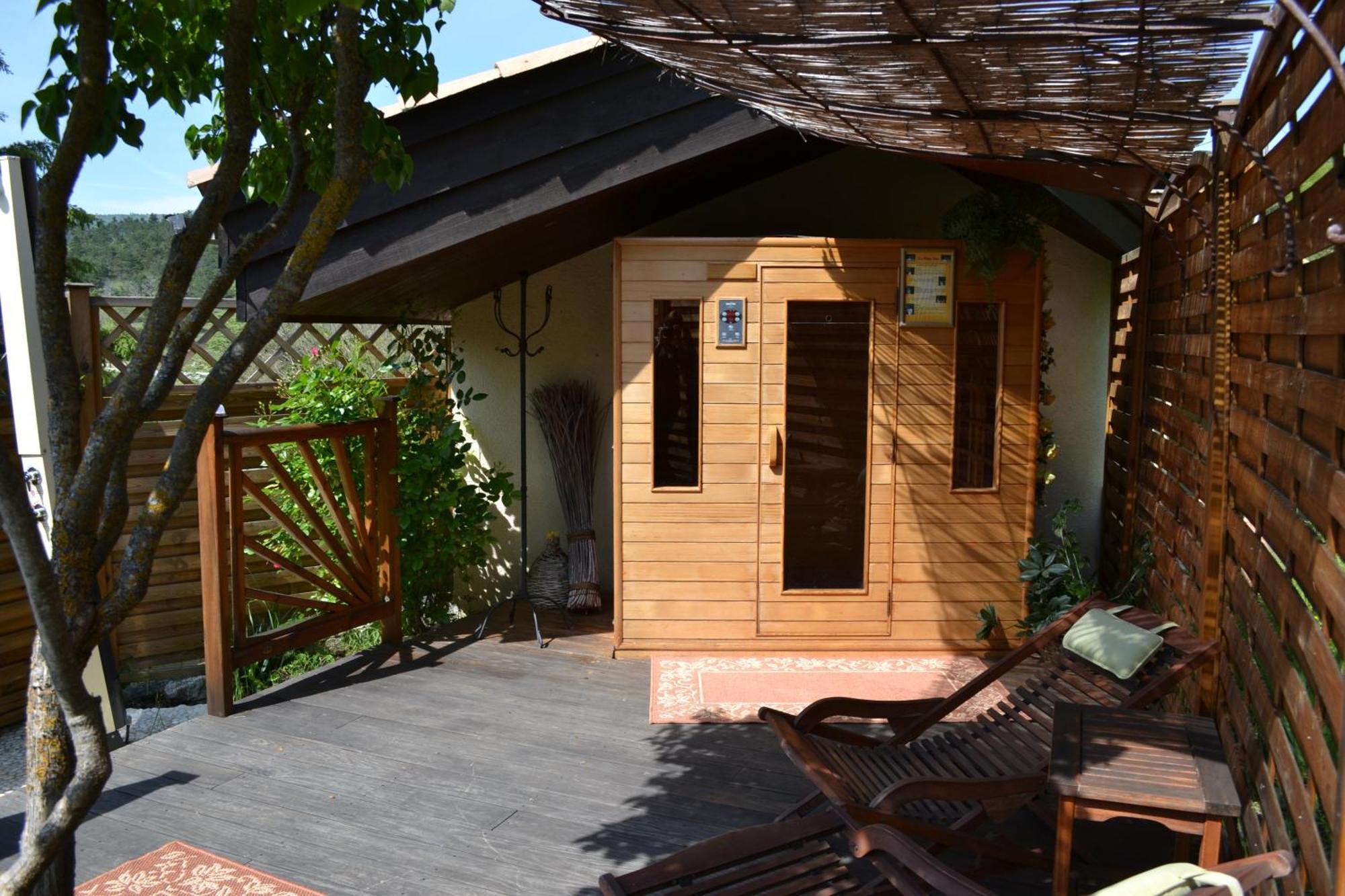 טריגאנס Logis Hotel Le Vieil Amandier מראה חיצוני תמונה