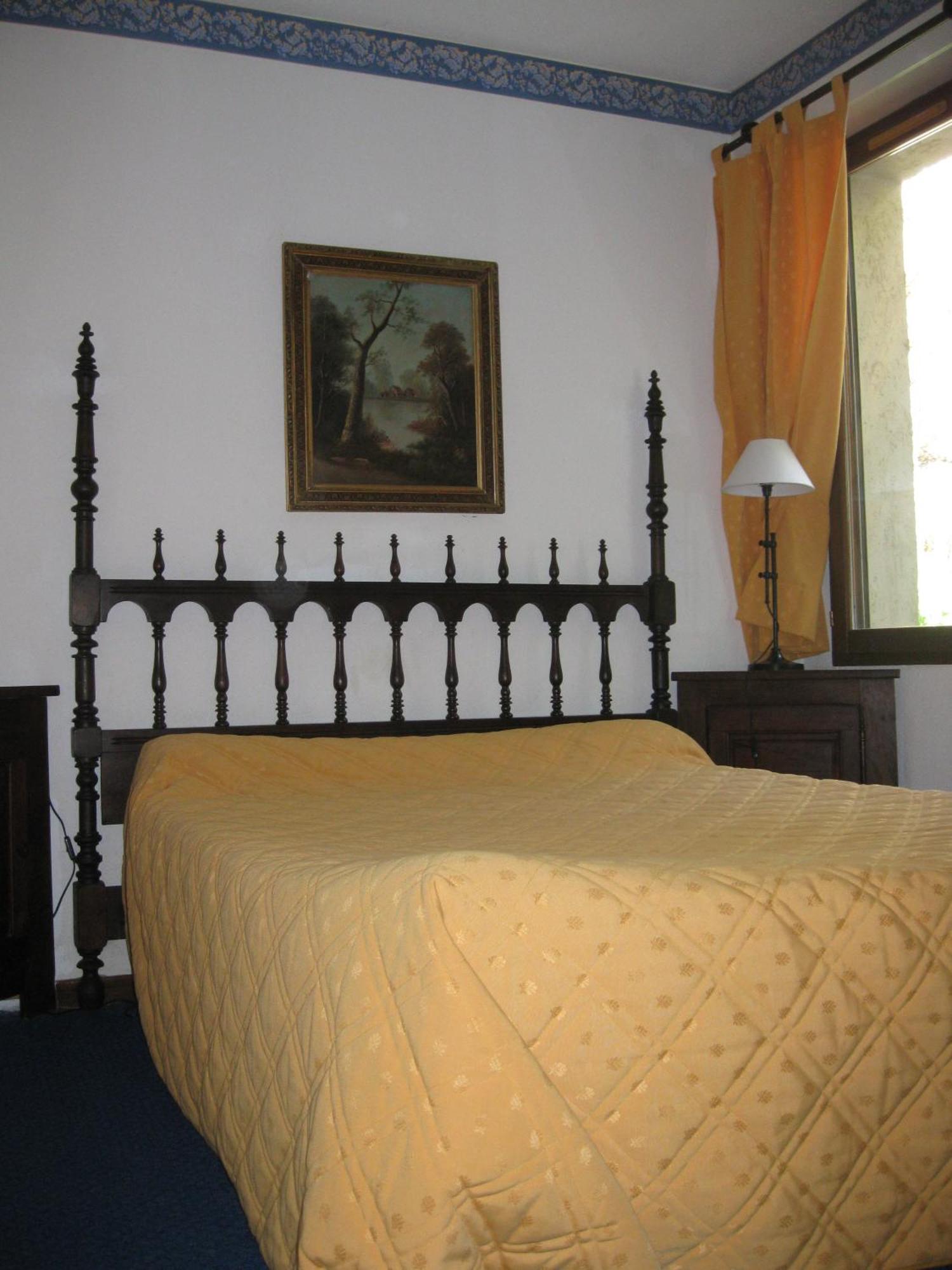 טריגאנס Logis Hotel Le Vieil Amandier מראה חיצוני תמונה