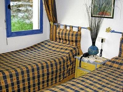 טריגאנס Logis Hotel Le Vieil Amandier חדר תמונה